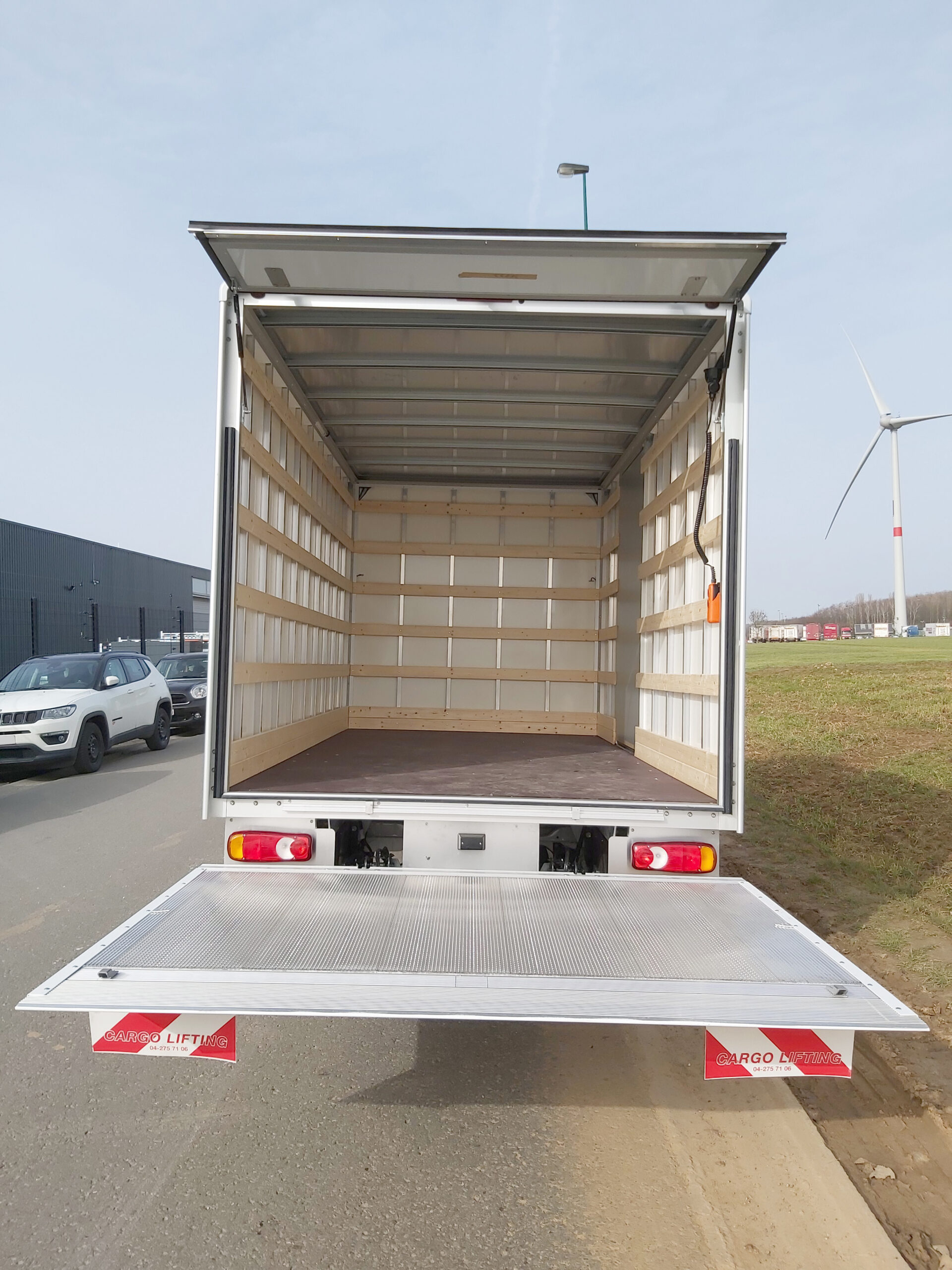 Ready4Work_3C15-3400-FULL-AIRCO-LED-BOXBODYTAILGATE-3