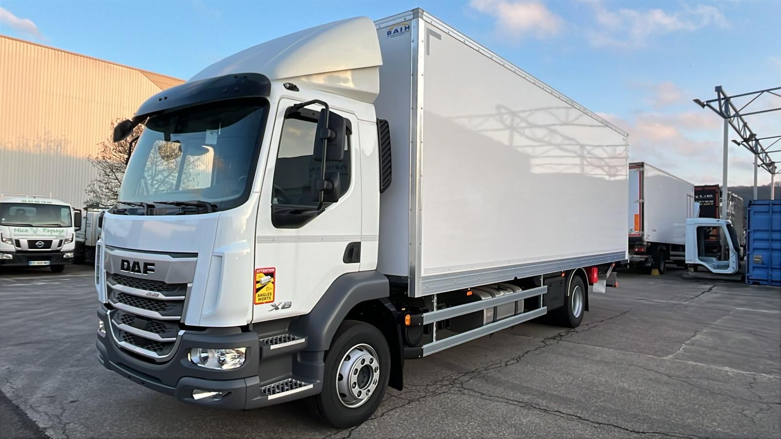 TH TRUCKS - DAF XB-11T990